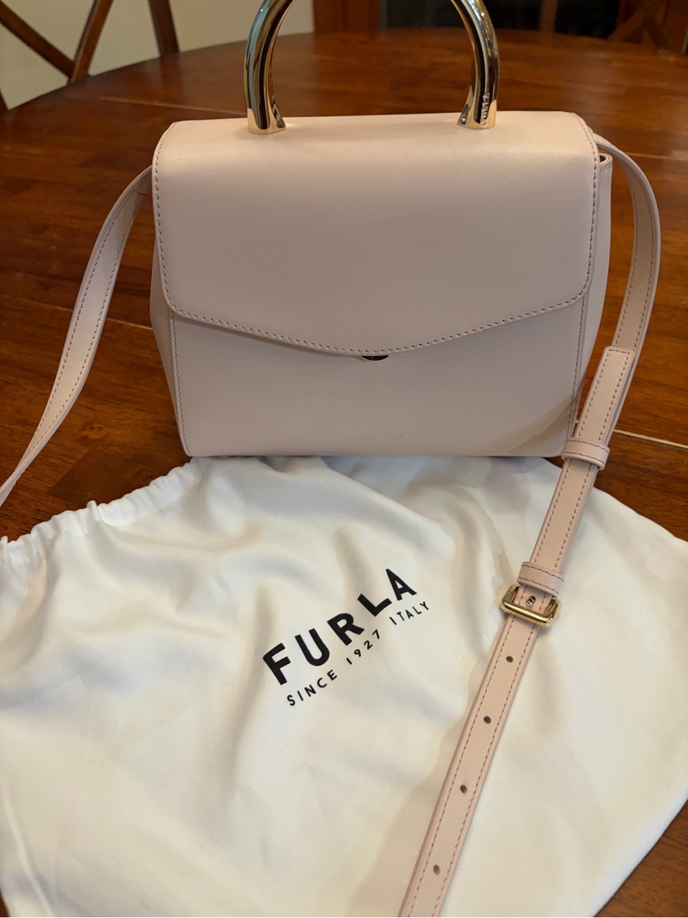 Furla Meridiana Light Pink Leather Handbag with distinctive metallic Top Handle - Picture 3 of 14